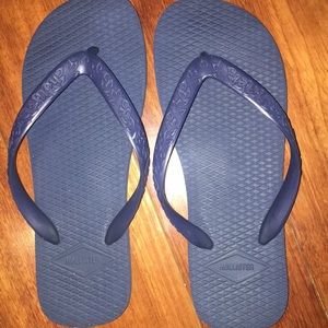 🍋 5 for $25 -Navy Blue Hollister Flip Flops